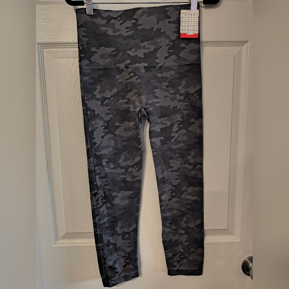 Spanx Cropped Camo Sz XL Leggings - Picture 1 of 9